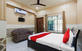 Hotel Chitrarth & Party Lawn